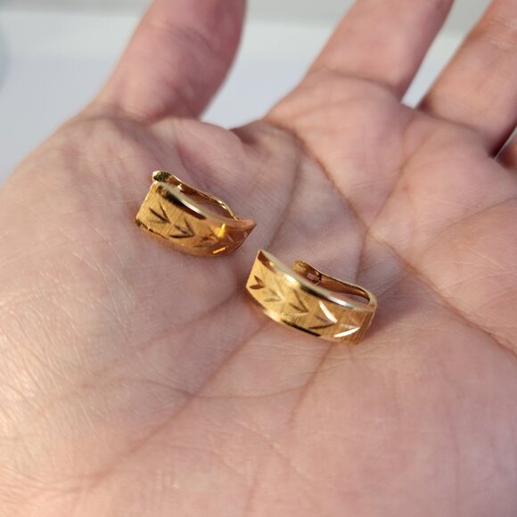 Estate Jewelry - Not Flimsy* 80s 14k Solid Gold French Diamond etched Filigree Earrings 1.39g VTG